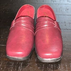 EUC  Easy Street shoes - size 8.5M  burgundy